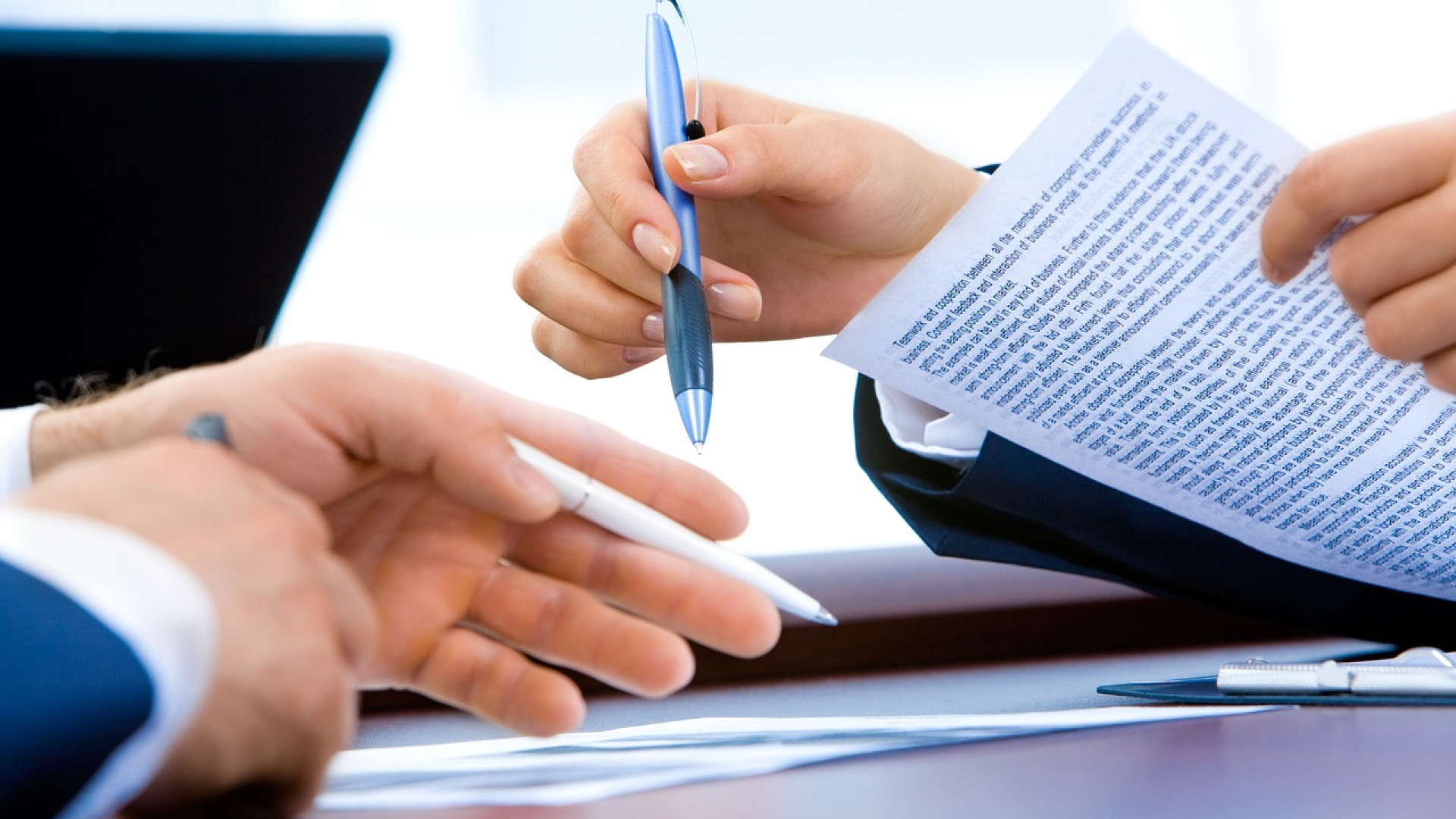 Pourquoi confier la rédaction des contrats de travail à un expert ?