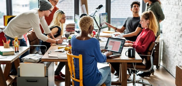 Pourquoi choisir une agence de communication pour booster votre marque ?