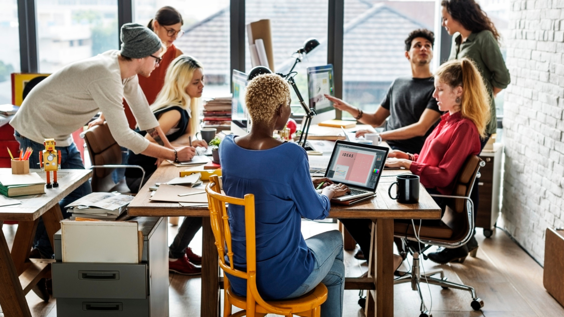 Pourquoi choisir une agence de communication pour booster votre marque ?