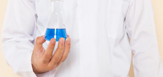 Blouse chimie et sécurité : ce que vous devez absolument savoir