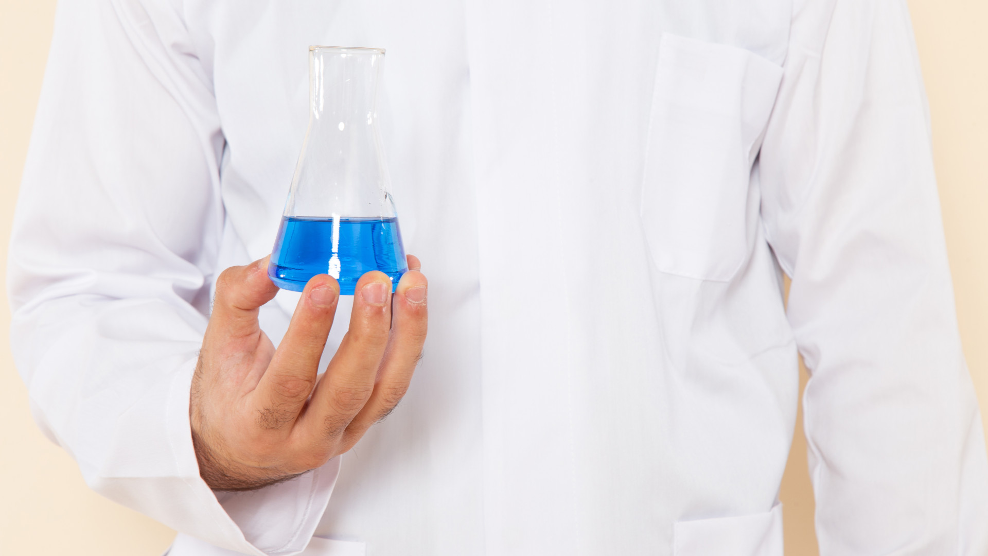Blouse chimie et sécurité : ce que vous devez absolument savoir