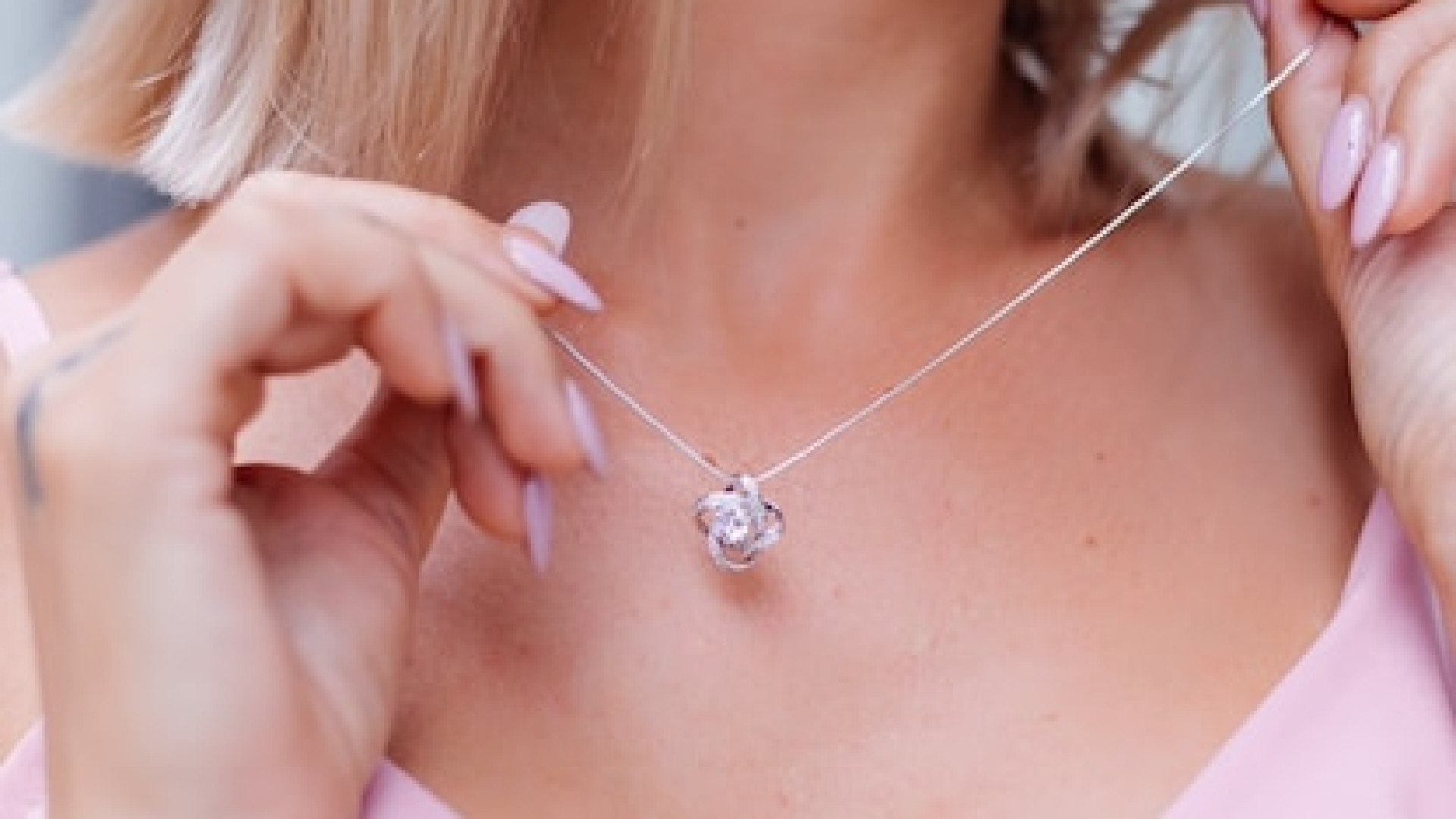 Pendentif en diamant : élégance et luxe intemporel