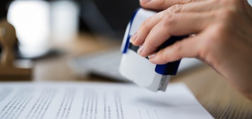 Le tampon professionnel en 2026 : toujours indispensable malgré la dématérialisation ?