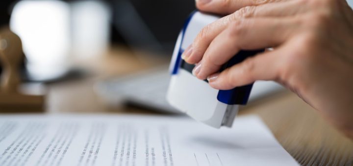 Le tampon professionnel en 2026 : toujours indispensable malgré la dématérialisation ?